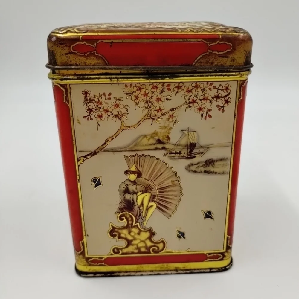 Chinese Oriental  Design Tin Hinged Box Made in Holland Lithograph Vintage